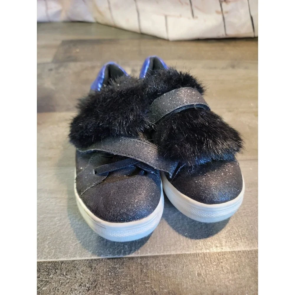 Kidpik youth shoes 10 Black glittery poof ball fur‎